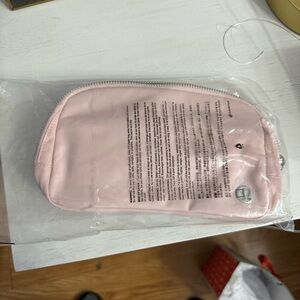 Link lululemon belt bag